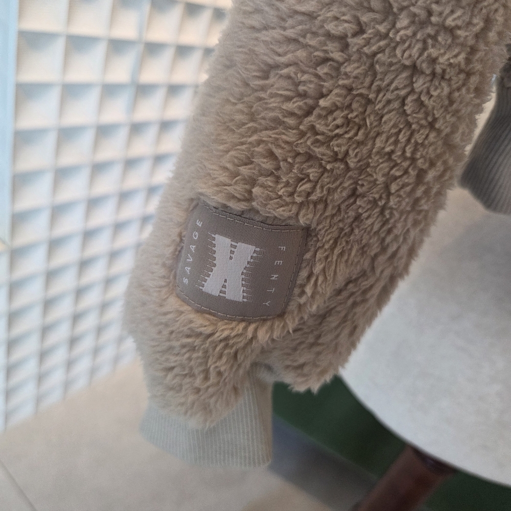Savage X Fenty Undercover Softie Plush Teddy Cropped Sweatshirt, Doe Eyed Beige - Picture 7 of 8